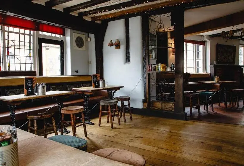 اتاق استاندارد چهار تخته, The Old Crown