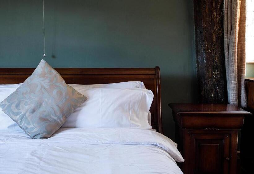 スタンダード4人部屋, The Old Crown