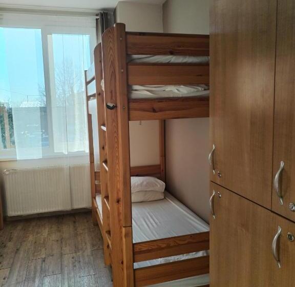 이코노미 쿼드러플룸(공용 화장실), Hostel Ferihegy