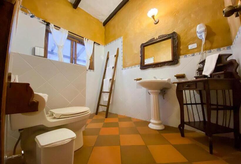 غرفة قياسية ثلاثية, Hacienda San Francisco