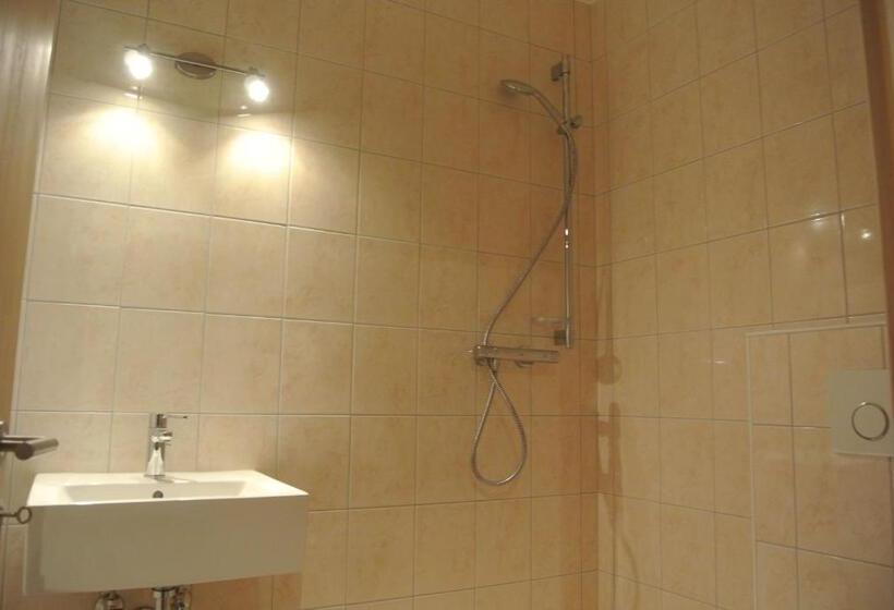 四人标准间, La Tzoum Hostel