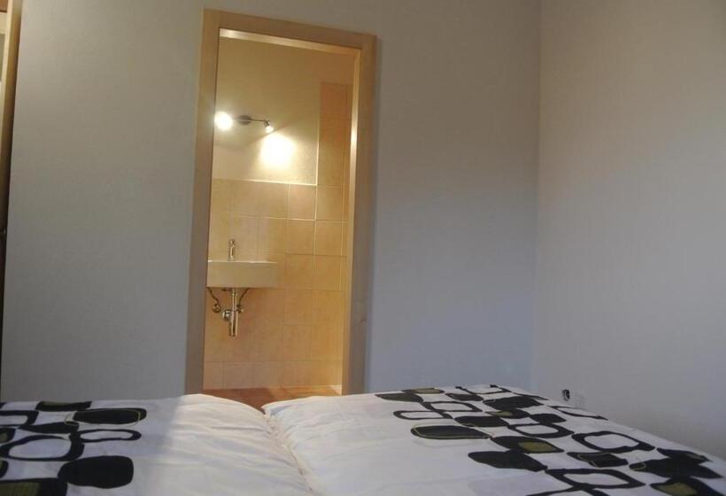 标准间, La Tzoum Hostel