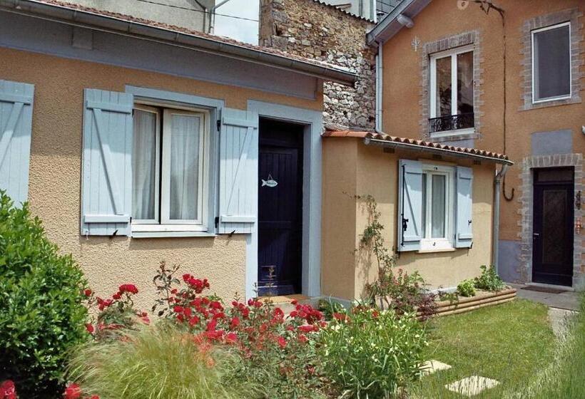 Номер Стандарт Вид на Сад, Chambre D Hôtes L Ephémère