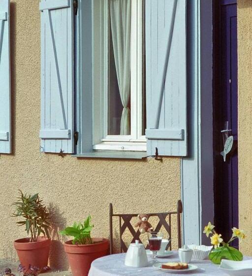 Номер Стандарт Вид на Сад, Chambre D Hôtes L Ephémère