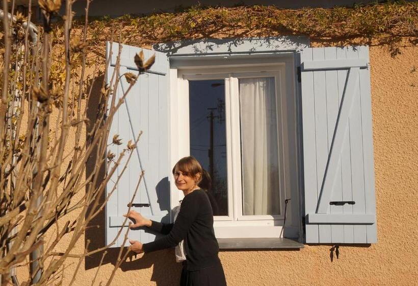 Номер Стандарт Вид на Сад, Chambre D Hôtes L Ephémère