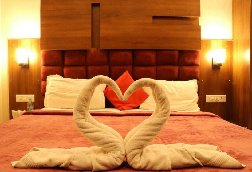 غرفة ديلوكس, Pushap Palace