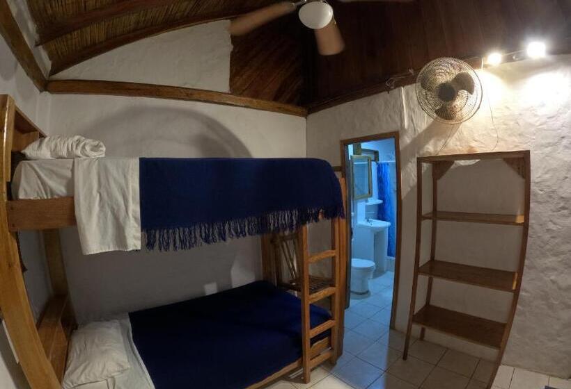 Номер Стандарт Трехместный, Hostal Solemare