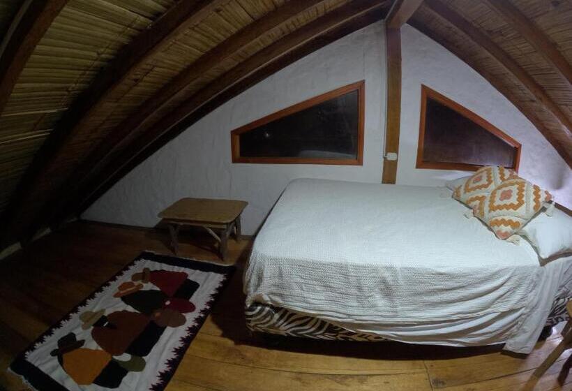 اتاق کلاسیک سه تخته, Hostal Solemare