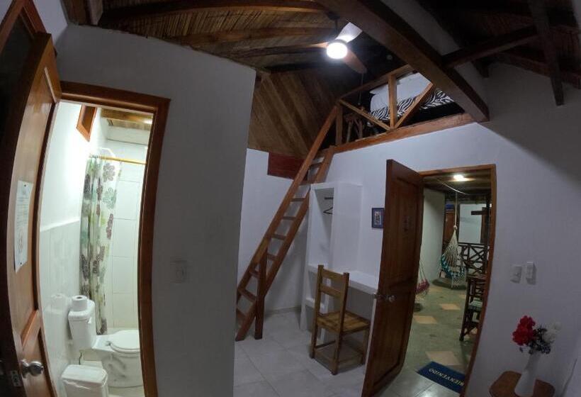 اتاق کلاسیک سه تخته, Hostal Solemare