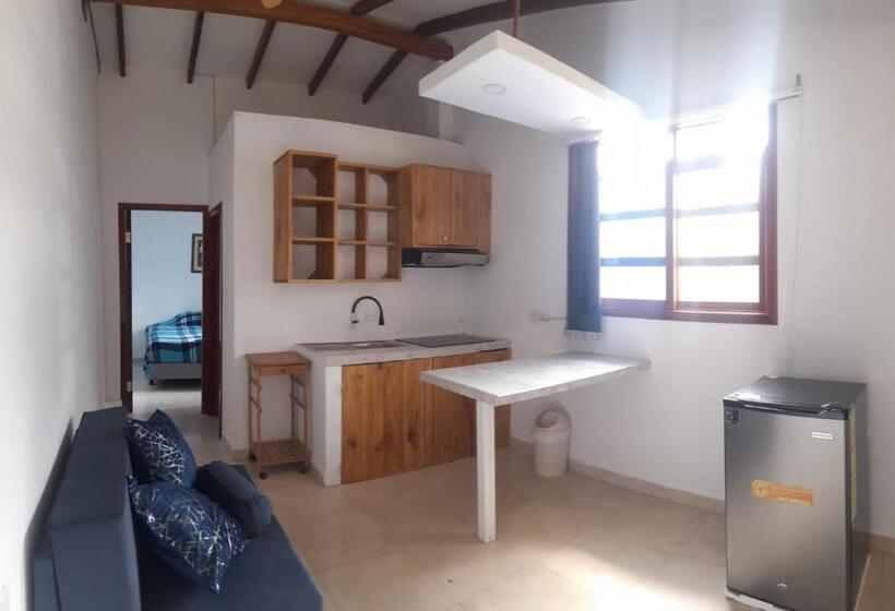 سوییت سوپریور, Hostal Solemare