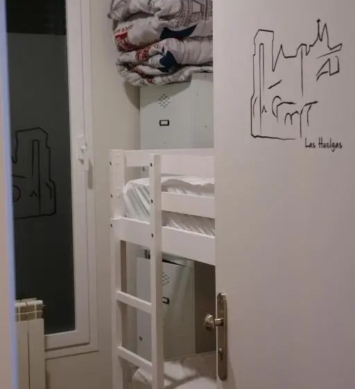 تختخواب در اتاق مشترک, Hostel Trovadores
