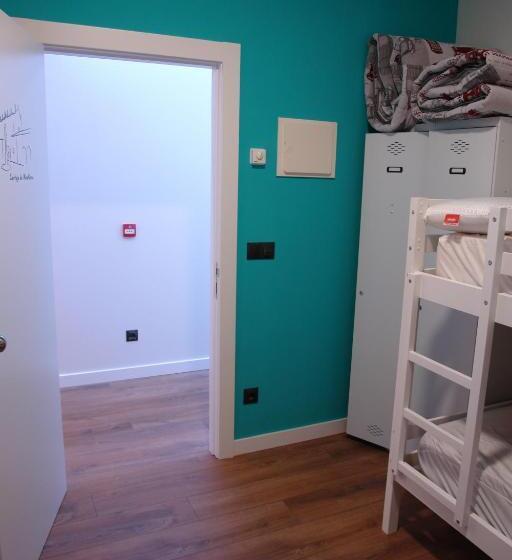 تختخواب در اتاق مشترک, Hostel Trovadores