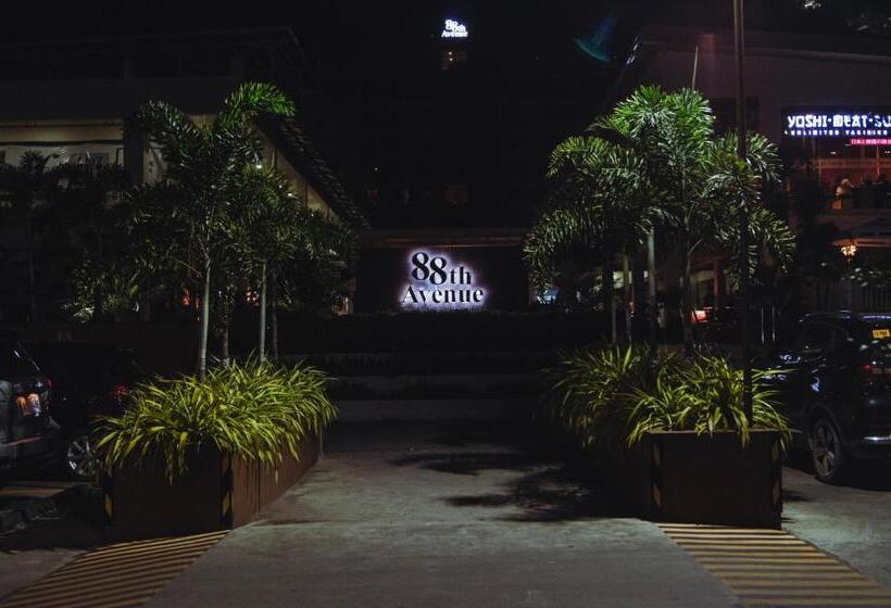 استودیوی لوکس, 88th Avenue