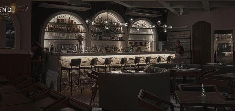 استودیوی لوکس, 88th Avenue