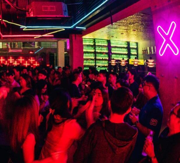 سوییت, 88th Avenue