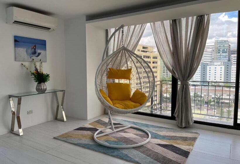 3 Bedroom Suite, 88th Avenue