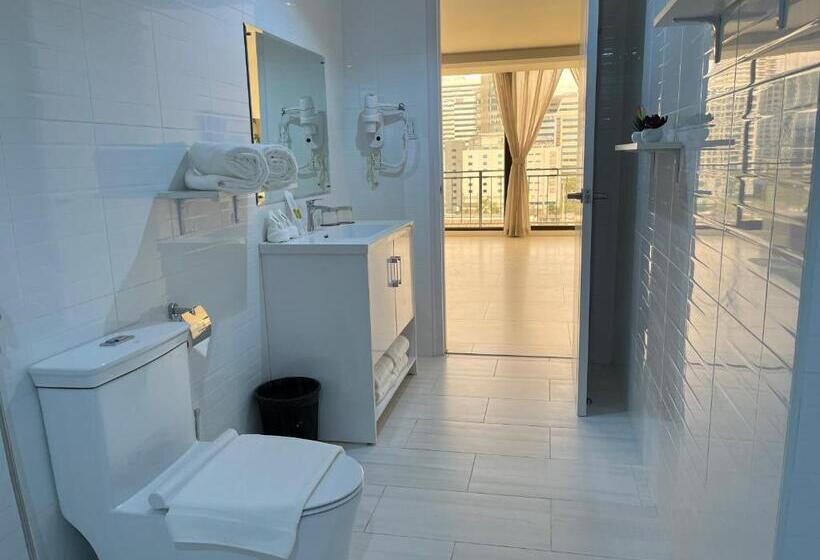 3 Bedroom Suite, 88th Avenue