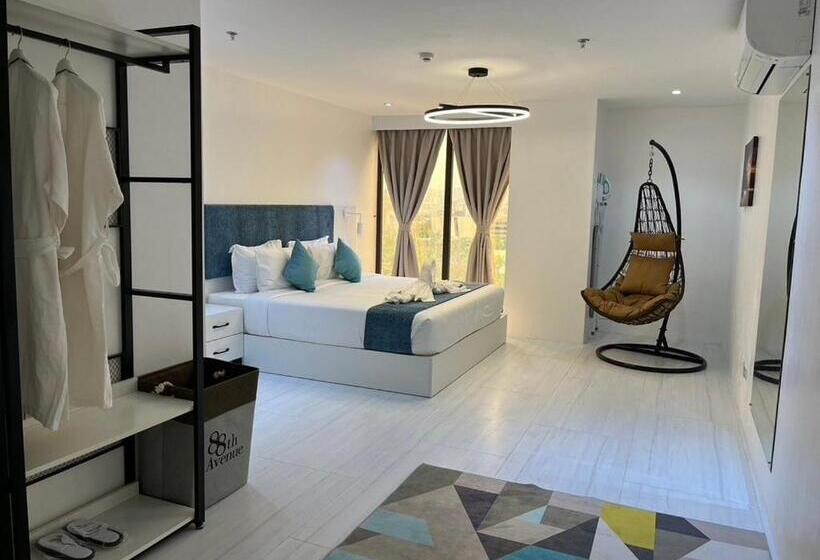 3 Bedroom Suite, 88th Avenue