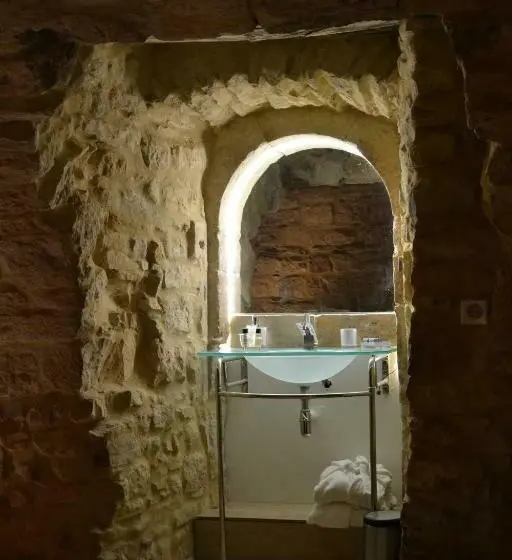 キングサイズベッドのスタンダードルーム, Chambre D Hôte Romantique Avec Spa Privatif Domaine Les Nuits Envôutées   Vézénobres