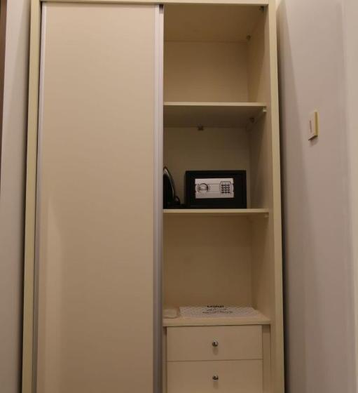 キングサイズベッドのデラックスルーム, Areen Airport