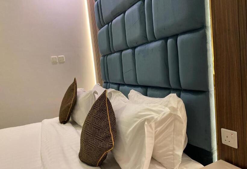 ジュニアスイート, Areen Airport