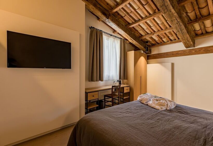 غرفة ديلوكس, Can Cirera