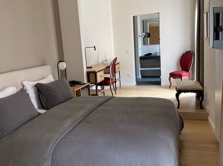 جناح مزود بتراس, Can Cirera