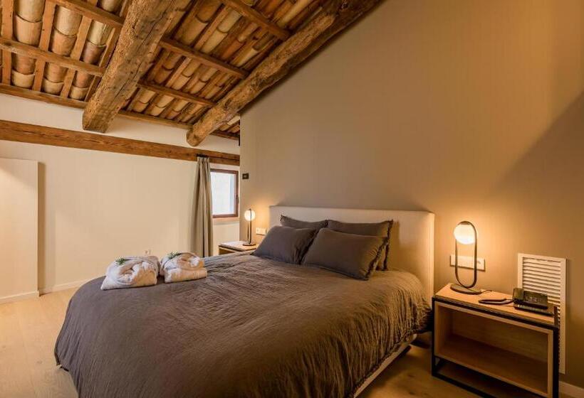 غرفة ديلوكس, Can Cirera