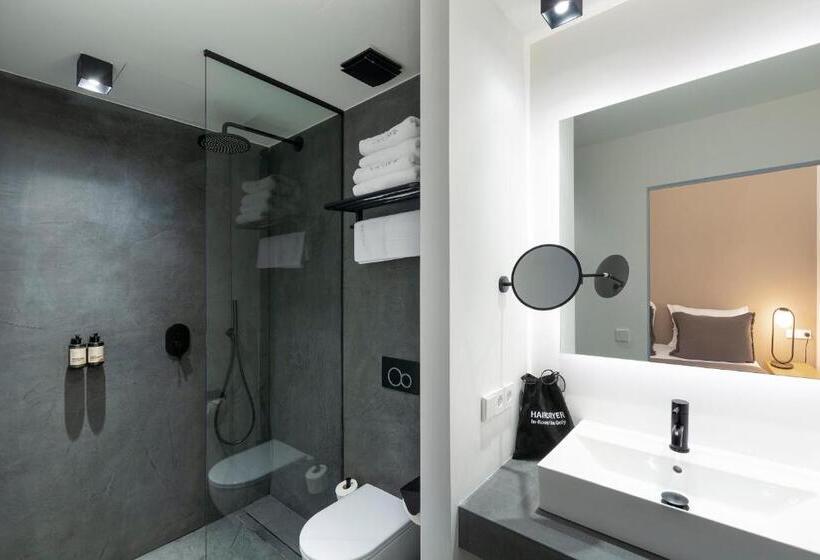 غرفة قياسية ذات إطلالة, Can Cirera