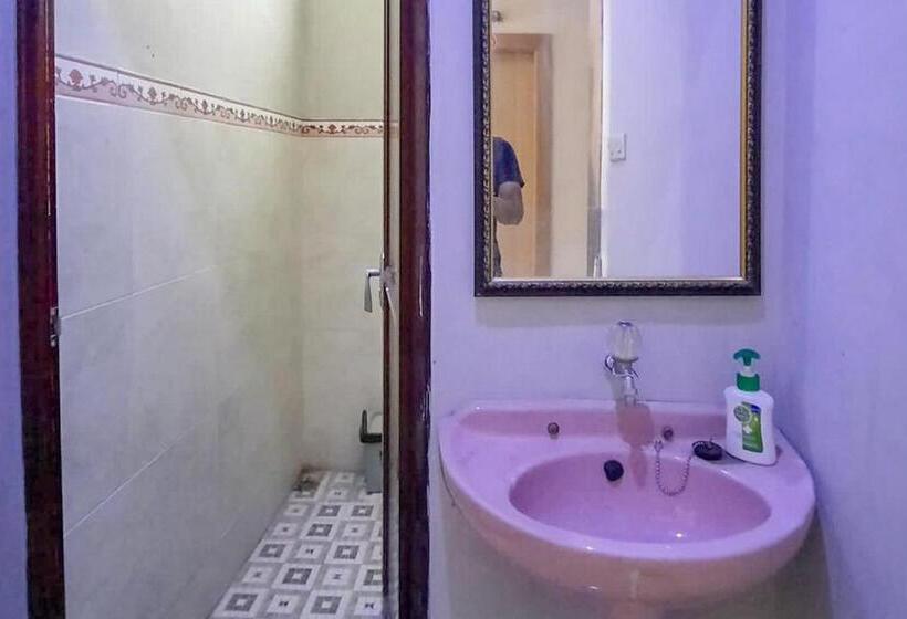 Номер Стандарт Совместная Ванная, Central House Karimunjawa Mitra Reddoorz