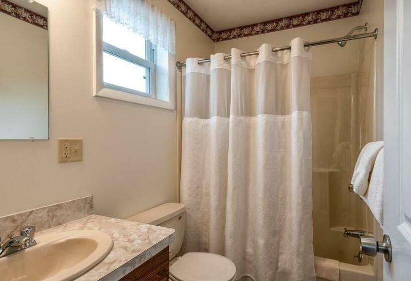 غرفة قياسية سرير كينج, The Inn Of Lake George