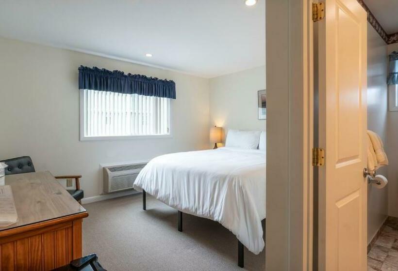 غرفة قياسية سرير كينج, The Inn Of Lake George