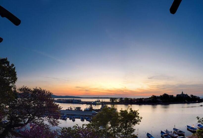 חדר דלוקס נוף לים, House Diona