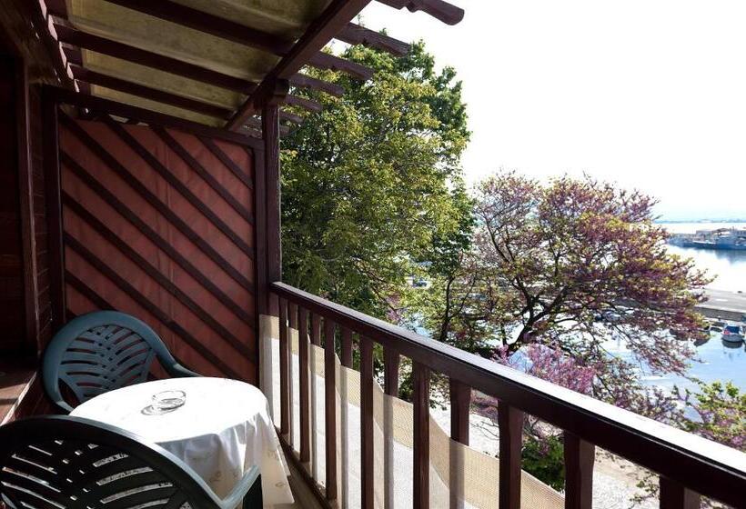 חדר דלוקס נוף לים, House Diona