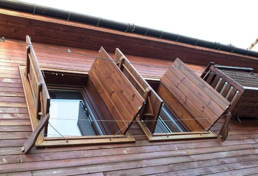 חדר קומפורט לשלושה, House Diona