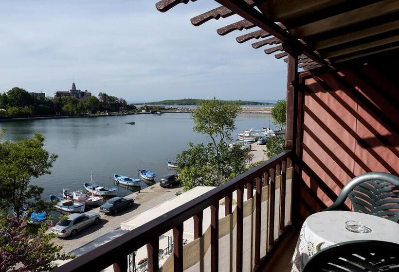 חדר דלוקס נוף לים, House Diona