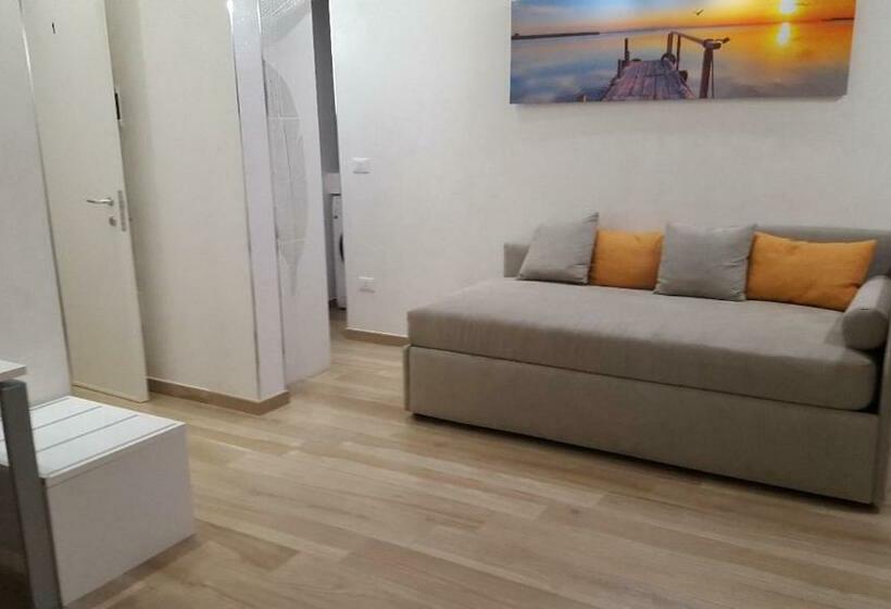 استودیوی لوکس, Martina S House