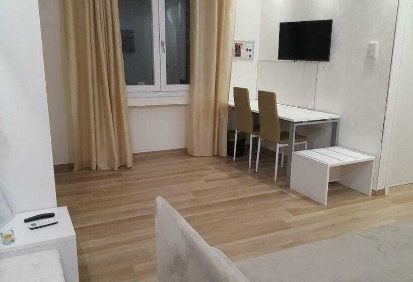 استودیوی لوکس, Martina S House