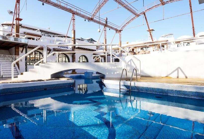 سوییت جونیور با چشم‌انداز استخر, Sanafir Hotel   El Pacha Suites Sharm   Adults Only