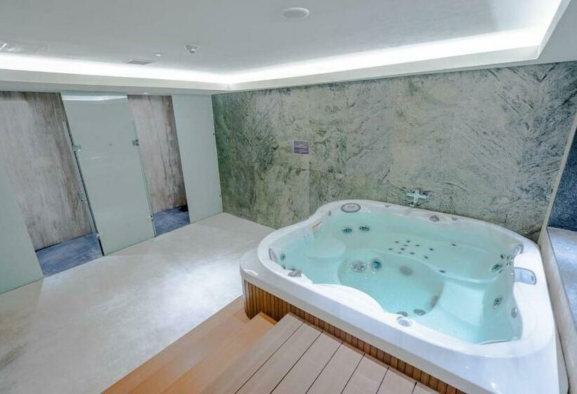 バルコニー付きスタンダードステューディオ, Emka Lodge Studio Room The Vertu Apartemen Ciputra World Surabaya