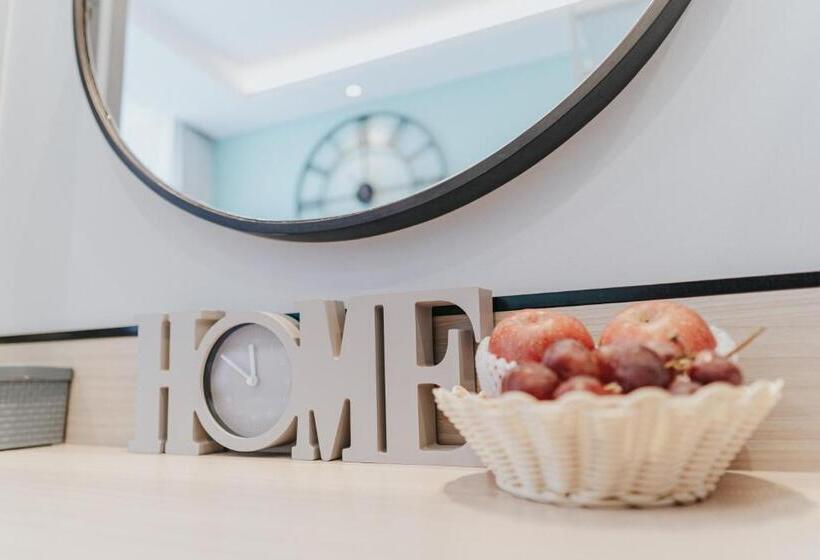 バルコニー付きスタンダードステューディオ, Emka Lodge Studio Room The Vertu Apartemen Ciputra World Surabaya