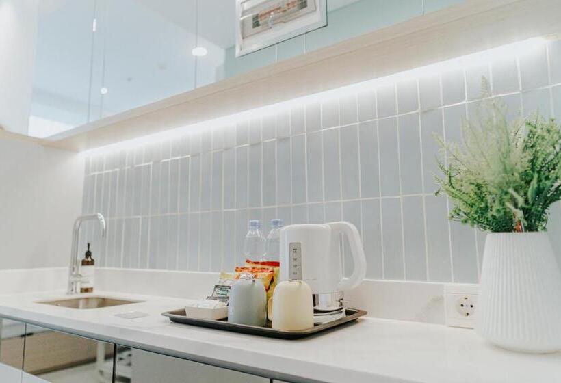 バルコニー付きスタンダードステューディオ, Emka Lodge Studio Room The Vertu Apartemen Ciputra World Surabaya