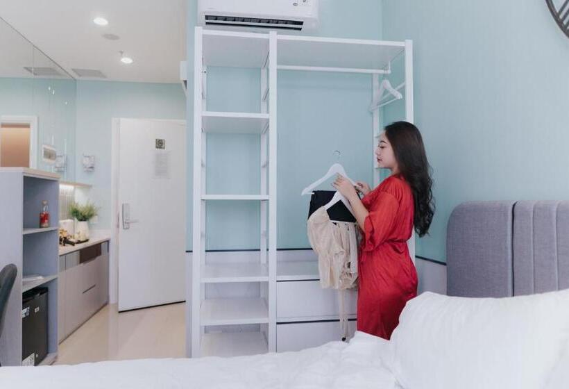 استودیو استاندارد با بالکن, Emka Lodge Studio Room The Vertu Apartemen Ciputra World Surabaya
