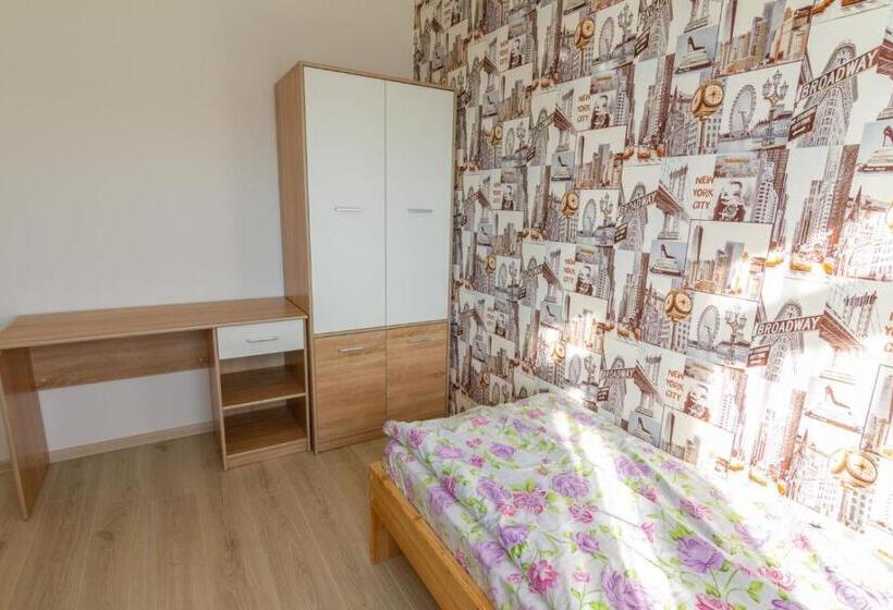 Standardzimmer, садиба під лісом