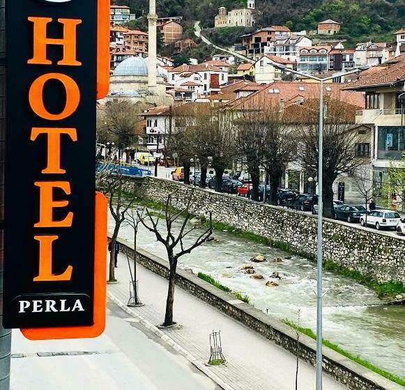 اتاق لوکس با تخت بزرگ, Perla