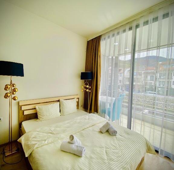 اتاق لوکس با تخت بزرگ, Perla