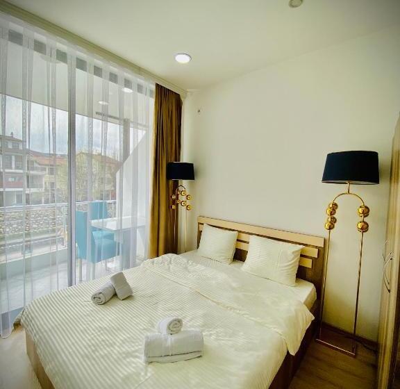 اتاق لوکس با تخت بزرگ, Perla