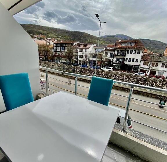 اتاق ساده سه نفره, Perla