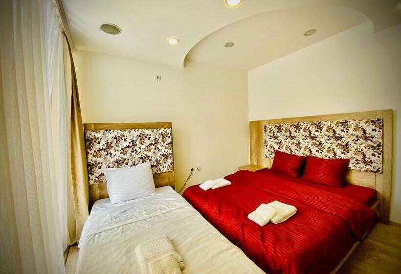 اتاق ساده سه نفره, Perla