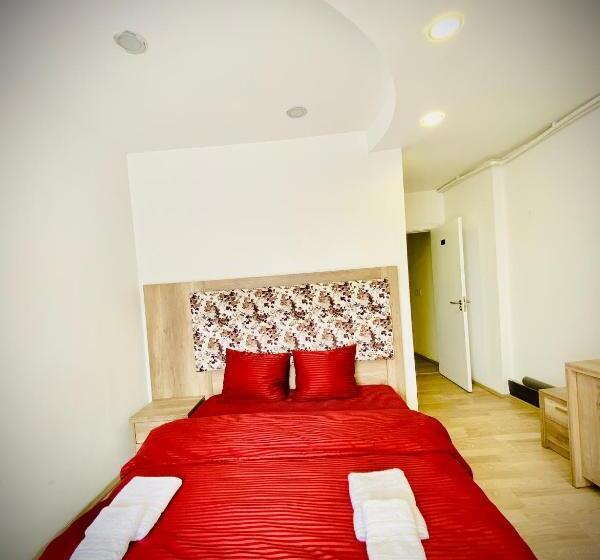 اتاق ساده سه نفره, Perla